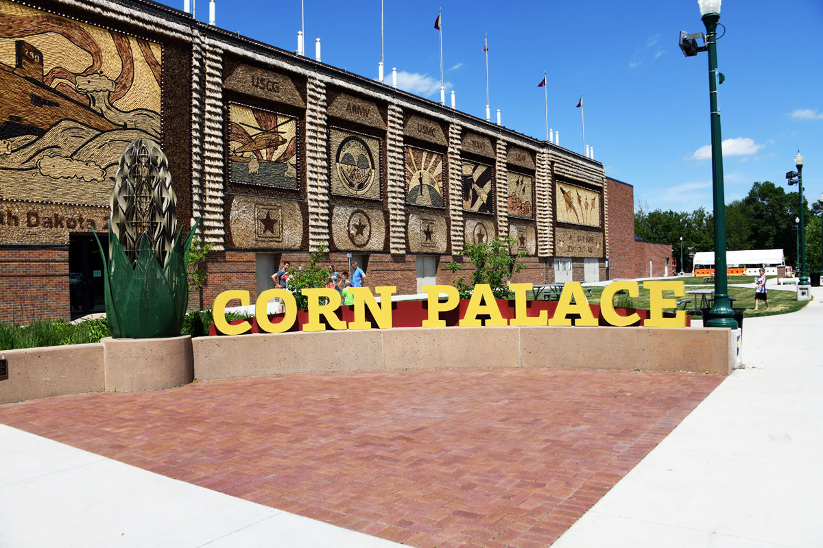 123 The murals on the corn palace are made up of corn and other grains.JPG